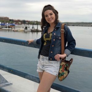 Meet your Posher, Hannah